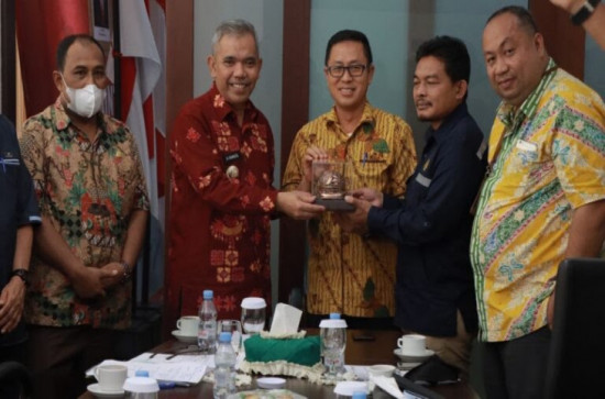 PJ Bupati Kampar Terima Bp Migas dan PHR WK Hulu Rokan